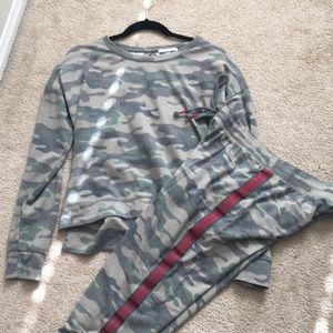 Pj Salvage Camo outfit top and bottom sz M